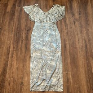 Silver Form-fitting Silver Formal Drape Dress Connected Apparel Size 8